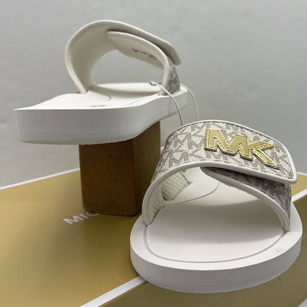 MICHAEL KORS Palmer Signature Logo Slide Sanda
Vanilla 
NWT - Picture 9 of 16
